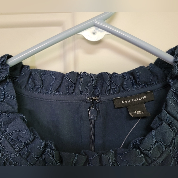 Sleeveless Floral Lace Blouse - Picture 3 of 8